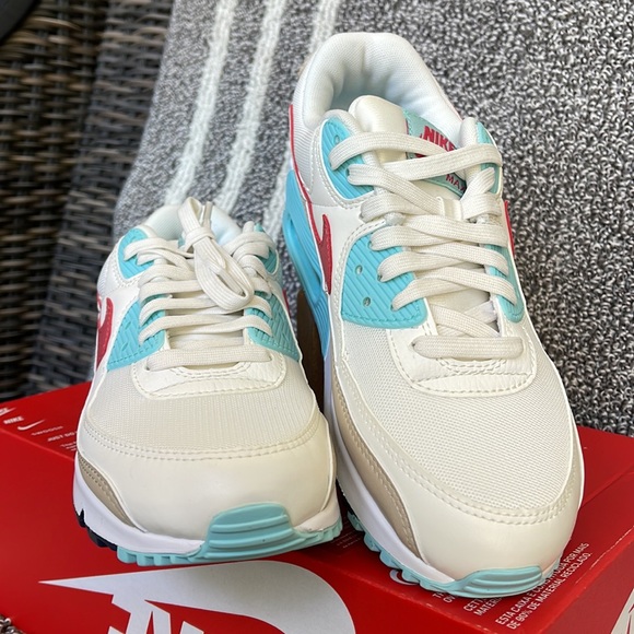 Nike Air Max 90
Women's Shoes - Picture 8 of 16